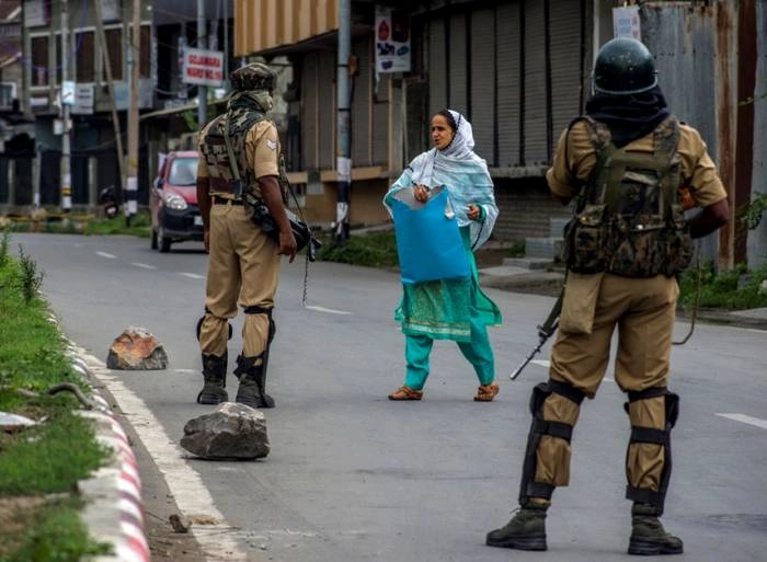 Jammu Kashmir । LoC पर पाक कमांडो हमले का खतरा, शहरों में आतंकियों का डर - Fear of terrorist attacks in Jammu and Kashmir