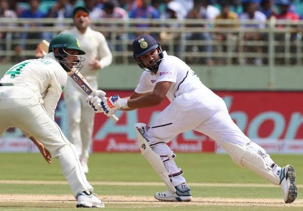 ओपनर के रूप में टेस्ट क्रिकेट में भी छाए रोहित शर्मा, पहली ही पारी में जड़ा शतक