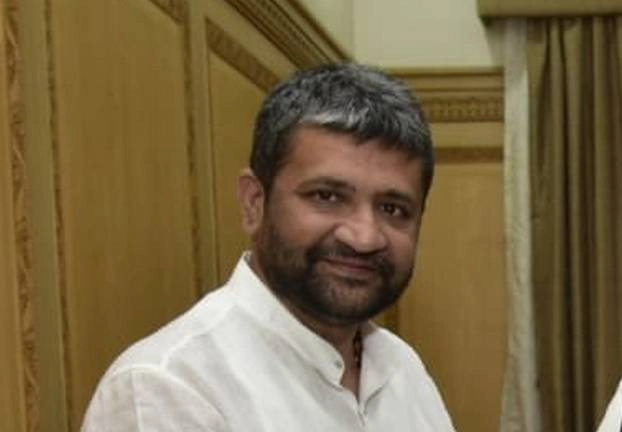 पूर्व मंत्री का टिकट कटा, समर्थकों ने फोड़ दी भाजपा उम्मीदवार की कार - Ex minister Prakash Mehta supporter attacks bjp candidate