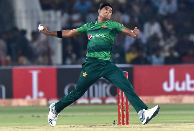 अवैध गेंदबाजी एक्शन के कारण यह तूफानी पाक पेसर हुआ अंतरराष्ट्रीय मैचों से सस्पेंड - Pakistan pacer Mohammad Hasnain suspended due to Illegal bowling action