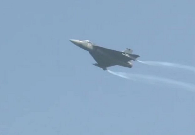 Air force day : हिंडन एयरबेस पर वायुसेना ने दिखाई ताकत, अभिनंदन ने उड़ाया MIG-21