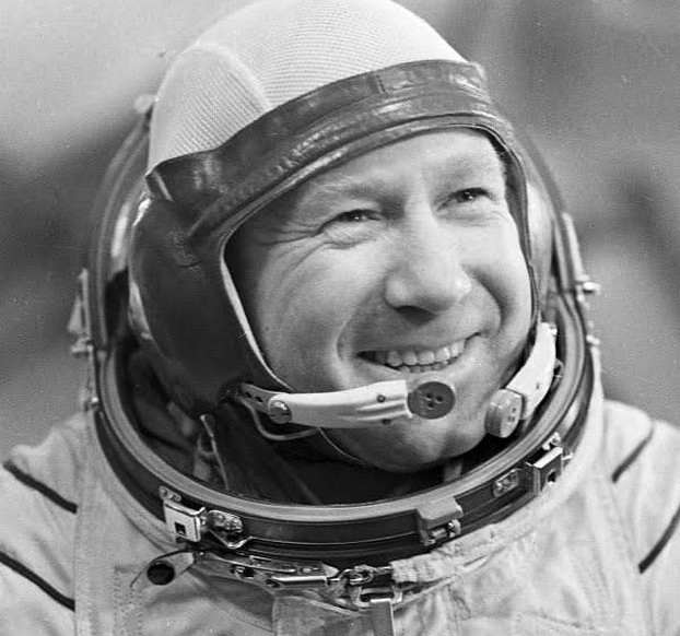 अंतरिक्ष में सैर करने वाले पहले व्यक्ति एलेक्सी लियोनोव का निधन
