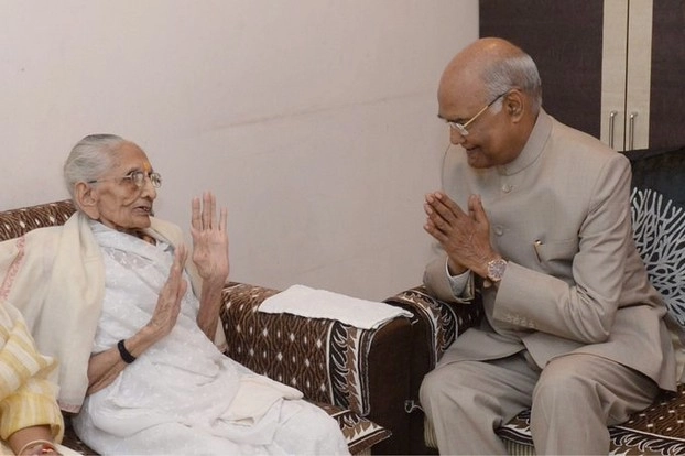 राष्ट्रपति कोविंद ने की प्रधानमंत्री मोदी की मां से मुलाकात