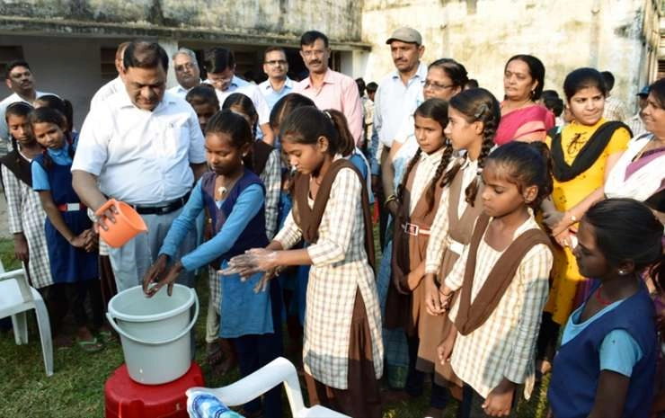 स्वच्छता पवित्रता की प्रतीक होती है : कमिश्नर डॉ. भार्गव - World Hand Washing Day