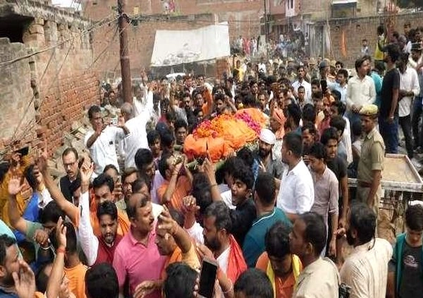 #KamleshTiwari यूपी सरकार ने मानी 9 मांगें, तब हुआ कमलेश तिवारी का अंतिम संस्कार - UP government agrees on 9 demands of Kamlesh Tiwari family
