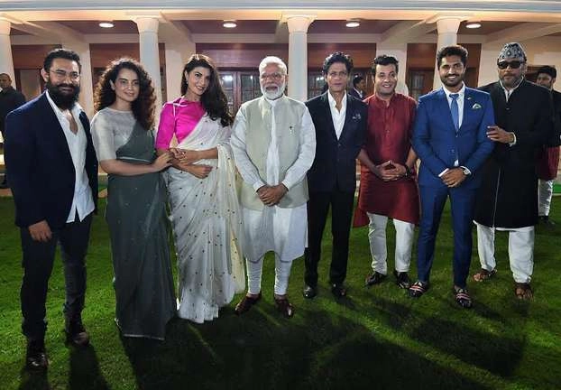 आमिर-शाहरुख और कंगना जैसे सितारों से मिले पीएम मोदी, महात्मा गांधी पर की बात - PM Modi interaction with leading film personalities and cultural icons