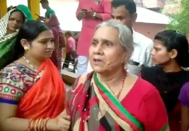 Kamlesh Tiwari case | CM से मिलने के बाद भी संतुष्ट नहीं है कमलेश तिवारी की मां, कहा- मजबूरी में जाना पड़ा
