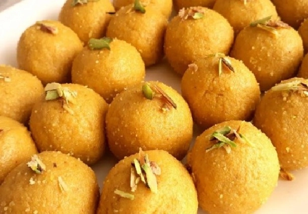 Diwali sweets : बेसन के लो कैलोरी लड्डू - besan ladoo recipe