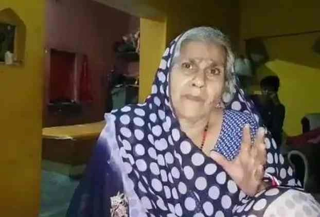 कमलेश तिवारी की मां बोलीं, सीतापुर का आवास और 15 लाख सरकार को मुबारक हो - Kamlesh Tiwari mother refuses to accept yogi government offer