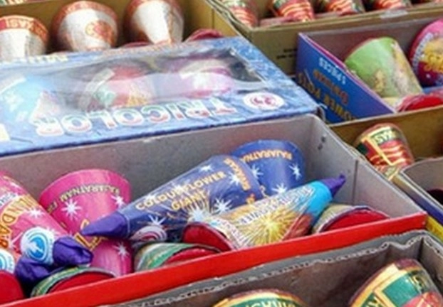 दुबई में पटाखों की अवैध बिक्री पर रोक, बेचने वाले को होगी जेल या जुर्माना