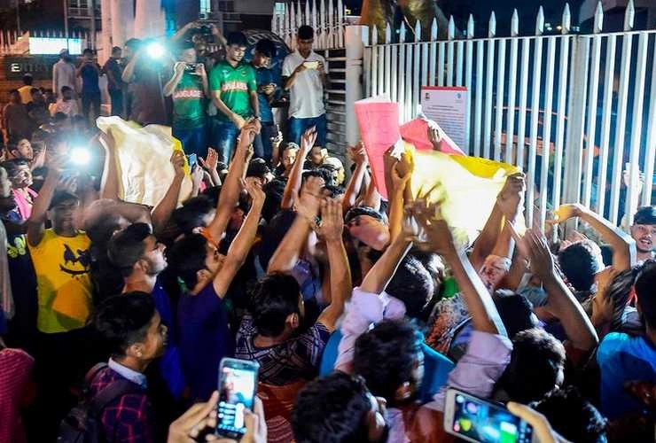 शाकिब अल हसन पर प्रतिबंध के बाद बांग्लादेश में विरोध प्रदर्शन