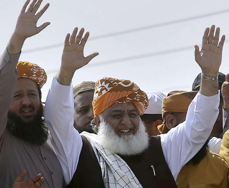 पाकिस्तान की सत्ता से इमरान की विदाई क्यों चाहते हैं फजलुर रहमान