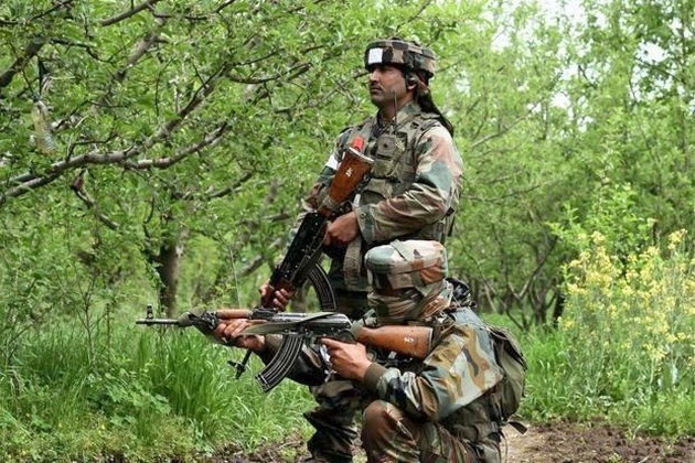 Indian Army | जम्मू-कश्मीर में आतंकियों से मुठभेड़ में भारतीय सेना के 2 जवान शहीद, सर्च ऑपरेशन जारी