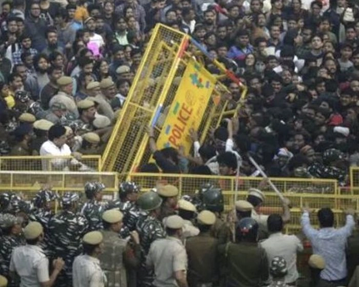 क्यों नाराज हैं JNU के छात्र, जानिए कितनी बढ़ी है फीस जिस पर भड़के छात्र... - Protest over fee hike at Jawaharlal Nehru Universit