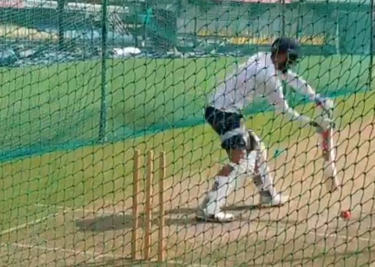 100वें टेस्ट को यादगार बनाने के लिए विराट कोहली बहा रहे हैं जमकर पसीना (वीडियो) - Virat Kohli keeping no stone unturned in the nets session ahead of Mohali Test