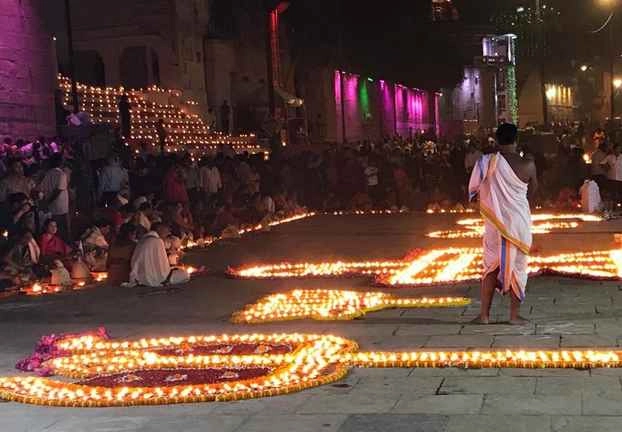 देव दीपावली- दीपों की रोशनी से जगमगाते बनारस के घाट - Dev Diwali Banaras ghat
