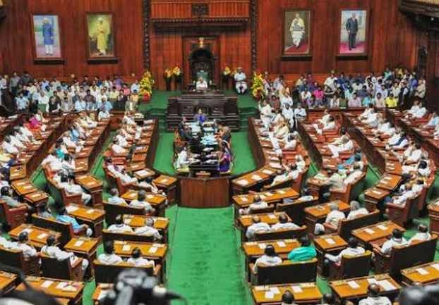कर्नाटक : BJP में शामिल होंगे अयोग्य विधायक, उपमुख्यमंत्री का दावा - Karnataka Legislative Assembly