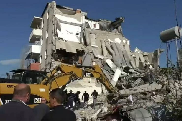 तुर्कीत पुन्हा भूकंपाचा झटका, आधीच्या भूकंपातील मृतांचा आकडा 2300 वर