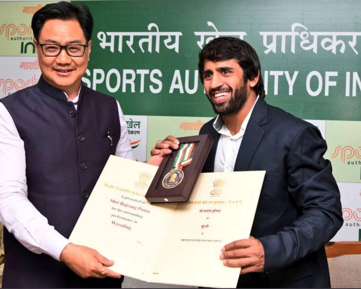 भारत के स्टार पहलवान बजरंग पुनिया 'खेल रत्न' अवॉर्ड से सम्मानित