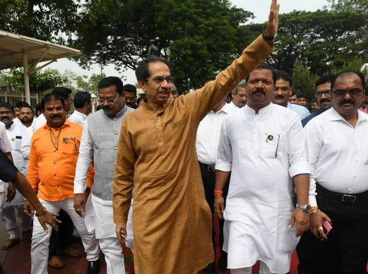 उद्धव सरकार की 'शपथ' पर बवाल, भाजपा नाराज - BJP angry with Uddhav government