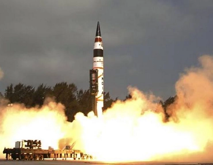 Agni-3 missile | परमाणु क्षमता से लैस अग्नि-3 मिसाइल का पहली बार रात में हुआ परीक्षण