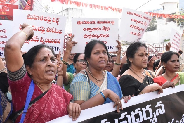 Hyderabad gangrape-murder case : पीड़िता के कॉलोनी वालों ने नेताओं को बेरंग लौटाया, मुख्यमंत्री के प्रति आक्रोश