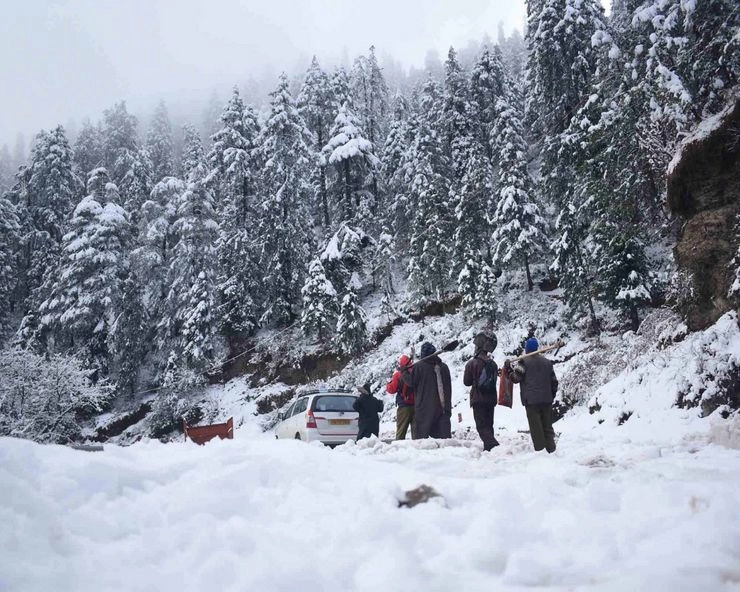 Snowfall | हिमाचल प्रदेश में भारी बर्फबारी में फंसे 170 छात्रों को बचाया गया, राजस्थान का नागौर बना कश्मीर