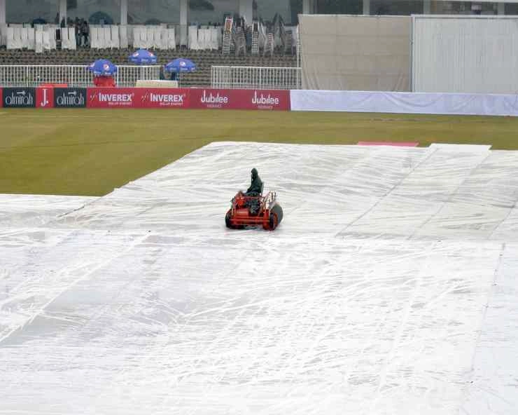 पाकिस्तान-श्रीलंका के बीच खेले जा रहे पहले टेस्ट मैच का चौथा दिन बारिश की भेंट चढ़ा