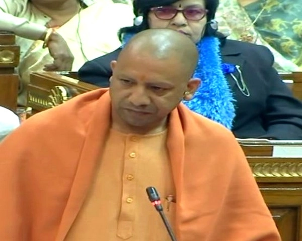 सदन में जोरदार हंगामे के बीच विपक्ष पर गरजे CM योगी - CM Yogi scolds opposition in UP assembly