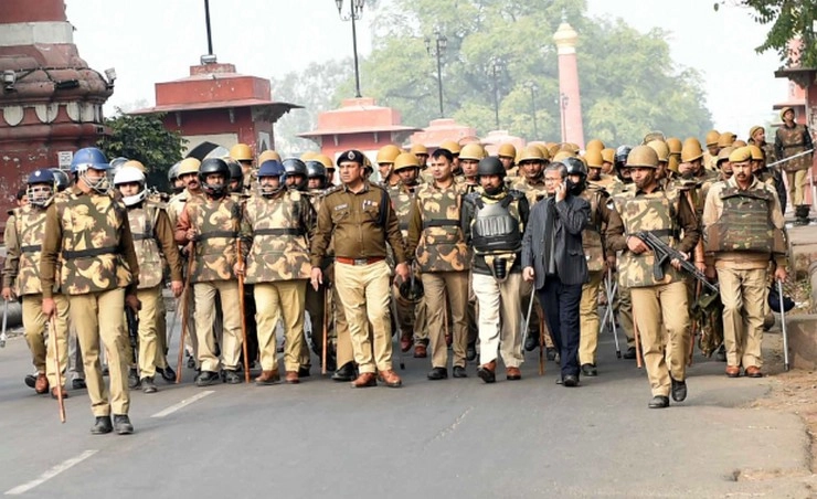 CAA Protest : कानपुर में पुलिस और प्रदर्शनकारियों के बीच चली गोली, 2 की मौत