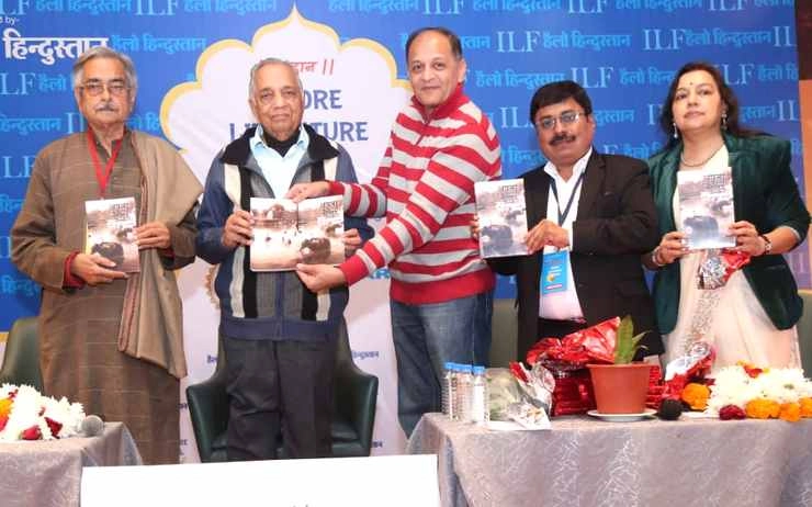 अभयजी की पुस्तक 'अपना इंदौर' के चौथे भाग का लोकार्पण - padma shri Abhay Chhajlani's  book 'Apna Indore' 4th part released