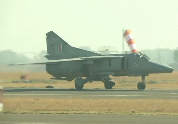 कारगिल के 'बहादुर हीरो' मिग-27 की अंतिम विदाई, जोधपुर एयरबेस से भरी आखिरी उड़ान