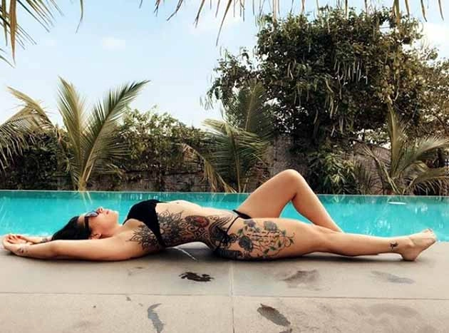 कृष्णा श्रॉफ की हॉट फोटो हुईं वायरल, टाइगर श्रॉफ ने किया कमेंट - Krishna Shroff in bikini with boyfriend eban hyams