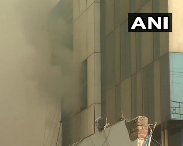 Fire | दिल्ली के पीरागढ़ी में फैक्टरी में आग लगने के बाद धमाके से ढही बिल्डिंग, कई लोग फंसे
