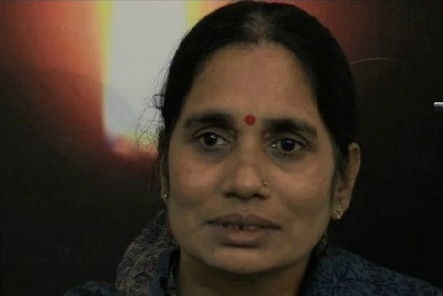 इंसाफ में देरी से कोर्ट में रो पड़ीं निर्भया की मां - Nirbhaya's mother again breaks down in court