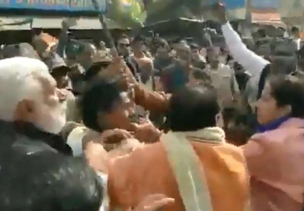 राजगढ़ में CAA के समर्थन में प्रदर्शन, महिला अधिकारियों ने भाजपा कार्यकर्ताओं को जड़े थप्पड़, वीडियो वायरल