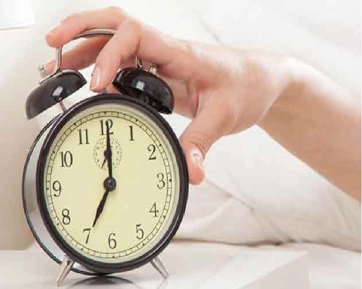 सर्दी के दिनों में सुबह जल्दी उठना जरूरी हो, तो अपनाएं यह 5 उपाय