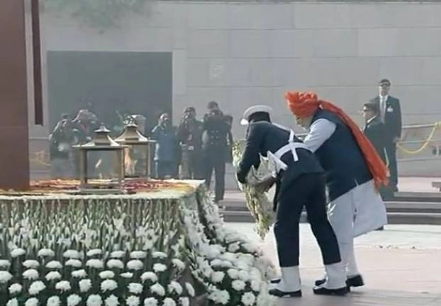 पीएम मोदी ने पहली बार राष्ट्रीय युद्ध स्मारक पर दी शहीद जवानों को श्रद्धांजलि, जानिए स्मारक की खास बातें... - Republic day : PM Modi on National war memorial
