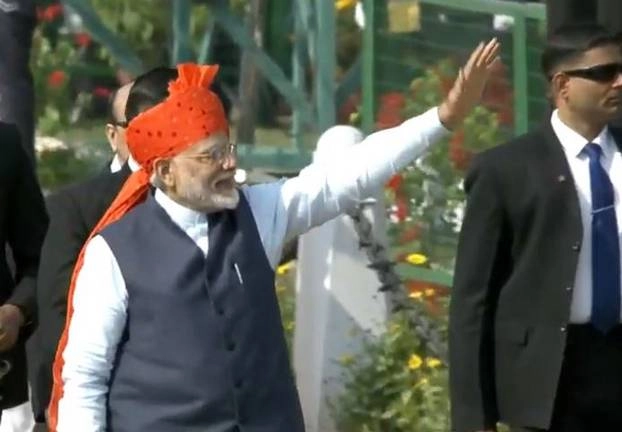 प्रधानमंत्री ने बांधा केसरिया रंग का 'साफा', कायम रखी परंपरा - Republic day Parade : Narendra Modi safa