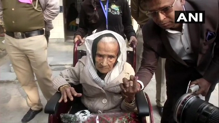 Delhi assembly election | दिल्ली में 111 वर्षीय महिला मतदाता ने की मतदान की अपील