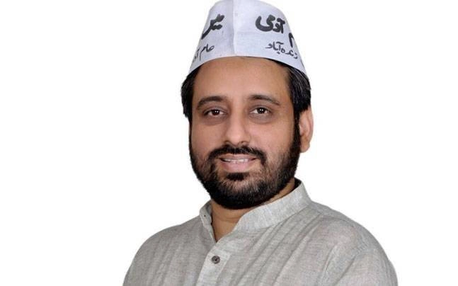 Delhi Assembly election results 2020: अमानतुल्ला खान ने भाजपा के ब्रह्म सिंह को 70000 वोटों से हराकर जीती ओखला सीट - aap candidate amanatullah khan wins okhla seat by over 70000 votes