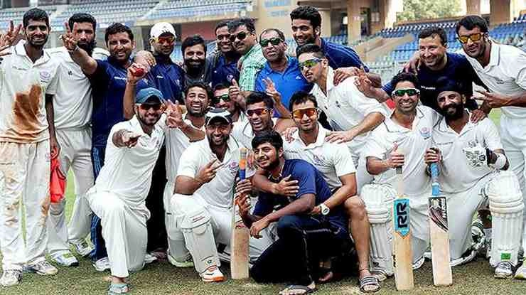 रणजी ट्रॉफी क्वार्टर फाइनल मैच में जम्मू कश्मीर ने कर्नाटक को 206 रन पर समेटा