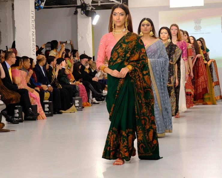 लंदन फैशन वीक के 'इंडिया डे' में भारतीय साड़ियों का जलवा, देखिए फोटो - India Day in London Fashion week