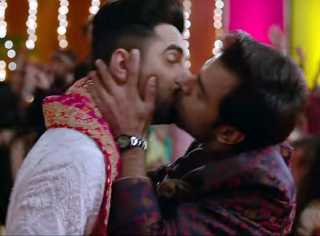 आयुष्मान खुराना के ऑनस्क्रीन लड़के को किस करने पर ताहिरा कश्यप ने कही यह बात - ayushmanns wife tahira kashyap reaction on kiss a jitendra kumar on screen