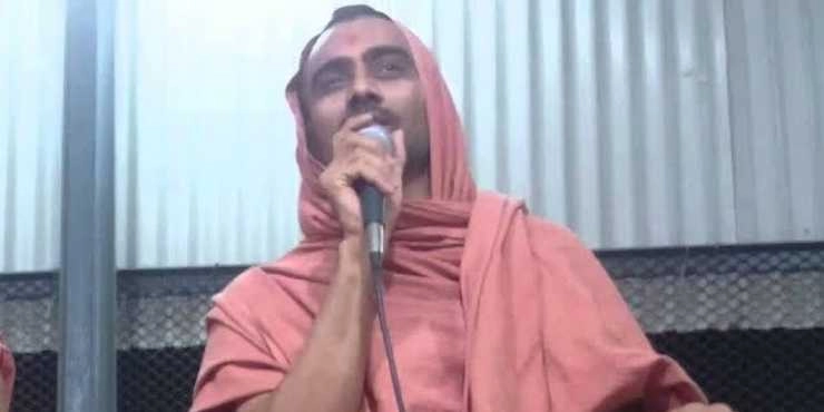 मासिक धर्म के दौरान महिला के हाथ से बना खाना खाया तो मिलेगी कुत्ते-बैल की योनि - swami Lecture on menstruating