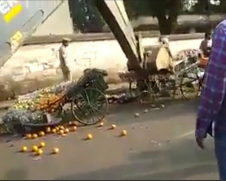 डोनाल्ड ट्रंप के गुजरात दौरे से पहले तोड़े जा रहे गरीबों के रेहड़ी-ठेले...जानिए सच... - Social media claims street vendors being evicted before Donald Trump Ahmedabad visit
