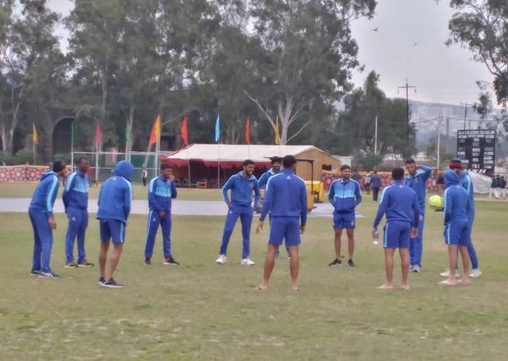 रणजी ट्रॉफी क्वार्टर फाइनल : कर्नाटक और जम्मू कश्मीर मैच पर खराब मौसम का साया, सिर्फ 6 ओवर का हुआ खेल - Ranji Trophy Karnataka and Jammu Kashmir match due to bad weather