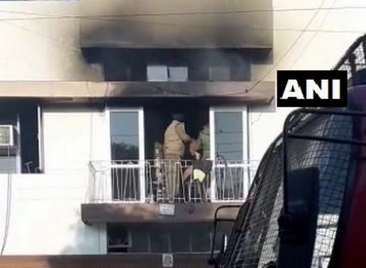 Chandigarh | चंडीगढ़ में गर्ल्‍स पीजी हाउस में भीषण आग, एक टॉपर समेत 3 लड़कियों की मौत, 2 गंभीर