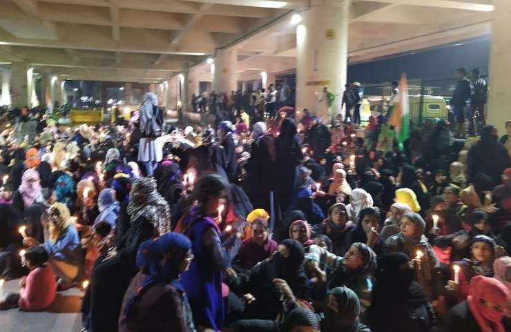 Jafrabad | अब जाफराबाद बना 'शाहीन बाग', CAA के खिलाफ धरने पर बैठी महिलाएं
