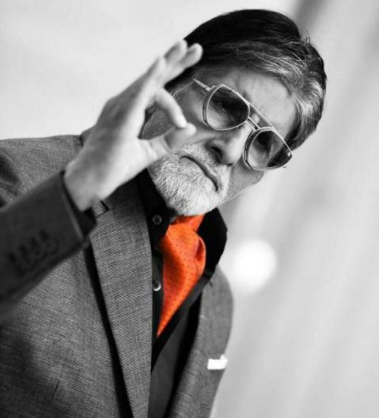 स्टाइलिश चश्मों पर फिदा हुए अमिताभ बच्चन, बोले- इनके पीछे मेरी उम्र छिप जाती है - Amitabh Bachchan fond of stylish shades, says it helps to hide facial defects caused by age